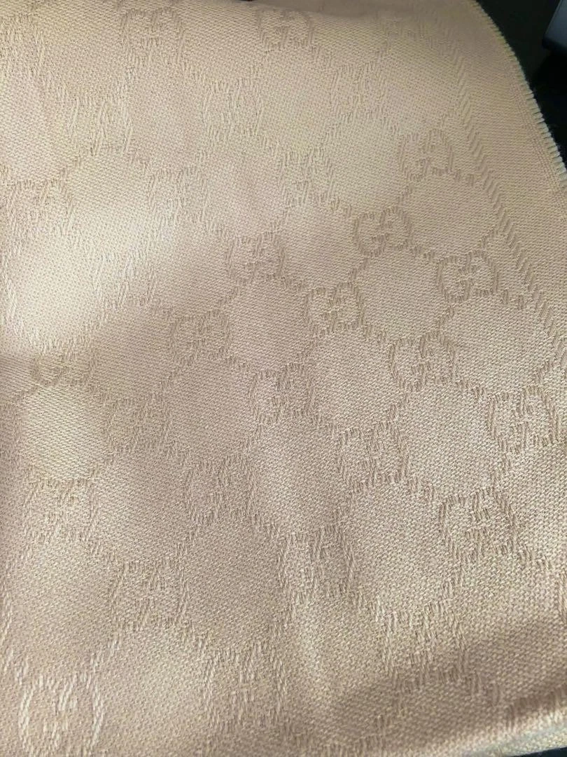 Foulard Gucci ivoire 49x192cm léger luxe avec boite et ruban