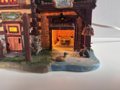 🎄Enchanted Forest Lemax Cumberland Lake Cottage House Christmas Village 2006 - Picture 10 of 10