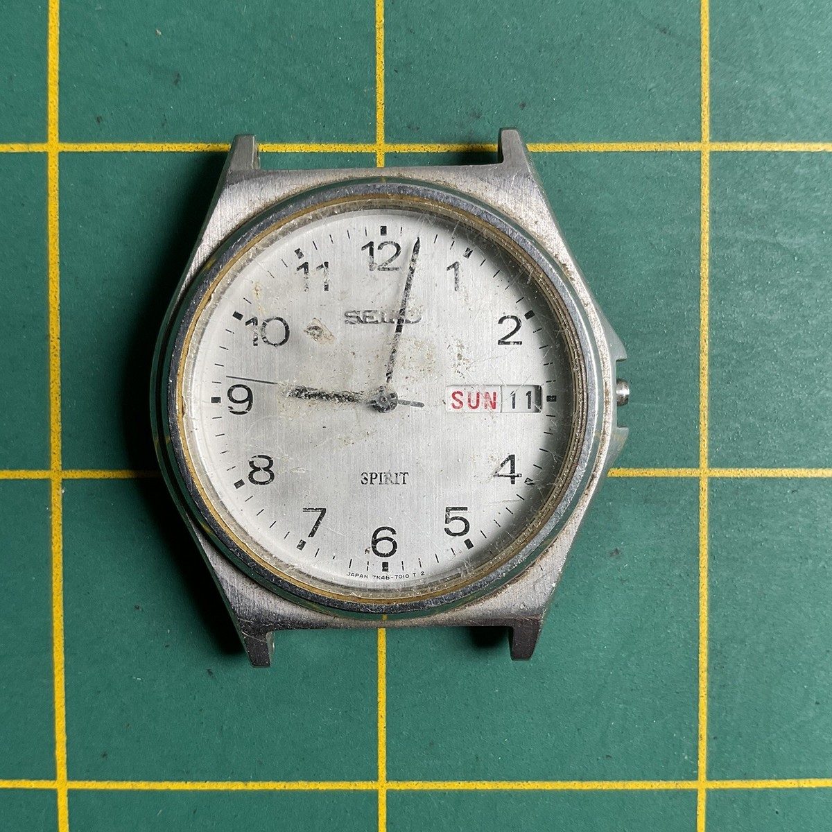 VINTAGE SEIKO QUARTZ SPIRIT 7N48-7000 FOR PARTS OR REPAIR