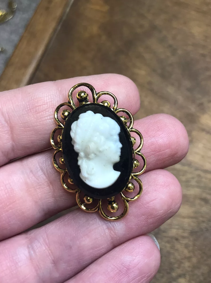 Vintage on sale cameo brooch