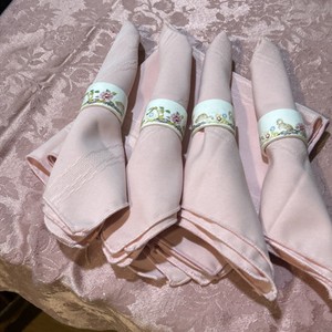 4 Bone China Napkin Rings White With  Floral Pattern With 6 17" Pink Napkins
