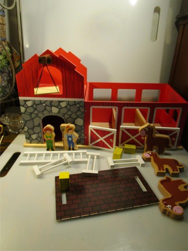 Brybelly Saddle Up Wooden Barn & Stable TSTR-005 - Functional Hay Lift Playset