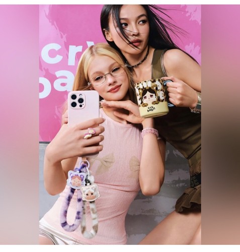 Charm téléphone CRYBABY sauvage mais mignonne boîte aveugle scellée/confirmé authentique PopMart - Photo 9 sur 9