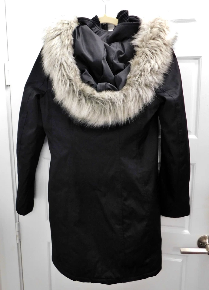 Abrigo de invierno parka con capucha de piel negra Kensie para mujer talla pequeña Foto 3 de 4