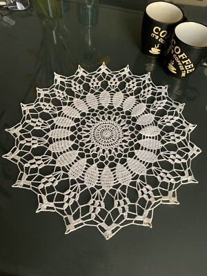 Vintage handgehäkelt   Geschenk   Deckchen Tisch Handarbeit 100% Baumwolle