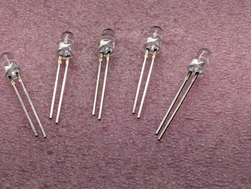 5 Stk. Infrarot Leuchtdiode 5mm High Output 880nm TEMT880B Three Five - Bild 1 von 2
