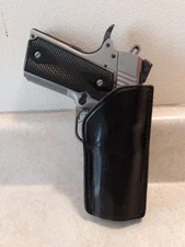 Vintage Safariland RH black leather 1911 commander 4.25 bbl OWB holster