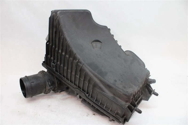 "2007-2010 Audi Q7 Air Cleaner Box Assembly Intake Filter Housing OEM 3.6L" - Image 2 of 4