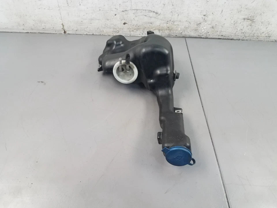 2011 Mercedes Benz AMG E 63 Windshield Washer Reservoir #8509 H5 - Image 3 of 4