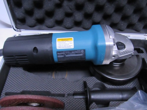 Makita 9557PB 4-1/2" Paddle Switch Cut-Off/Angle Grinder with Aluminum Case - Picture 2 of 4