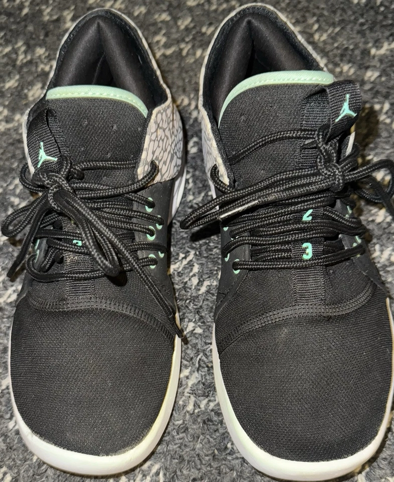 Jordan Nike First Class Black Emerald Rise Cement Grey Sz6 Youth Clean - Image 2 of 4