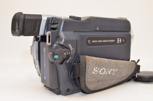 SONY Handycam Recorder DCR-TRV300K Digital8 w/ original box from Japan Used - Picture 13 of 16