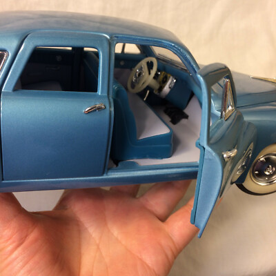 TUCKER TORPEDO 1948 BLEU METAL