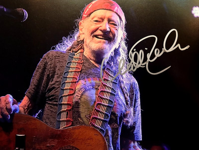 WILLIE NELSON Signed Autograph 8x10'' Authentic Original Signature + COA