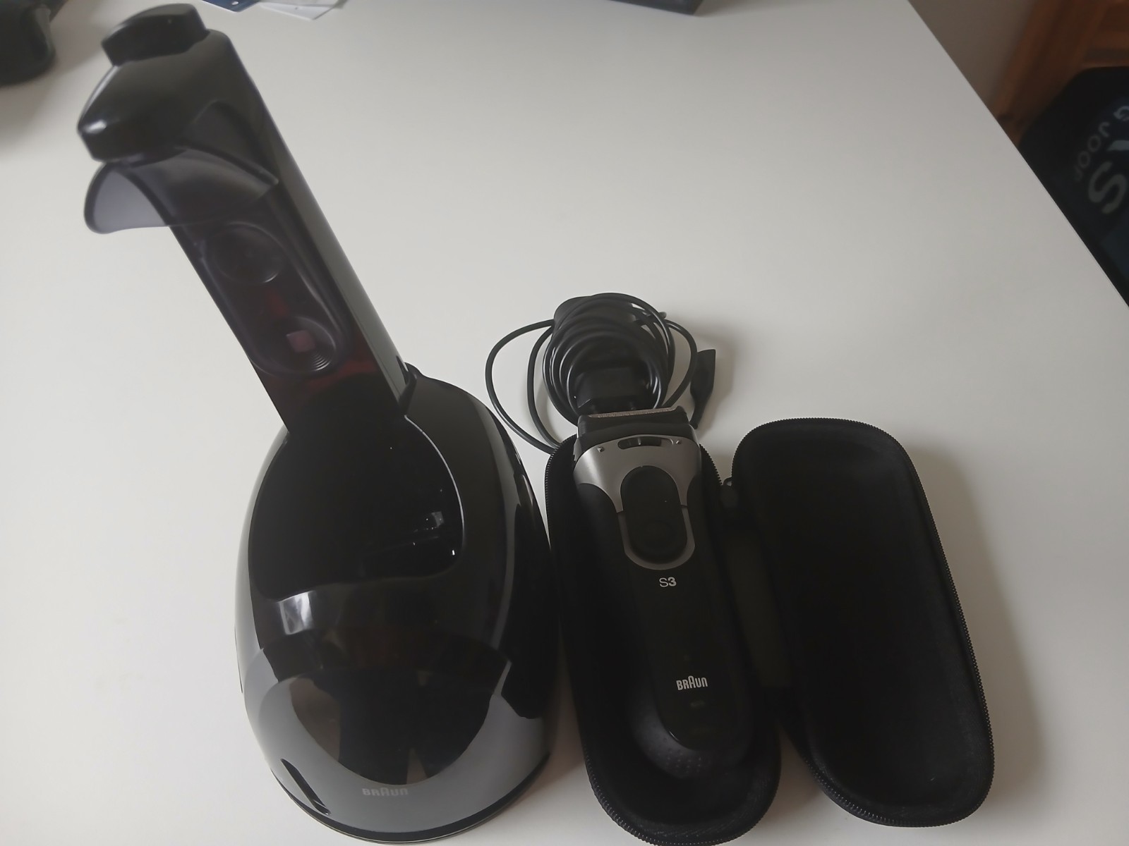 braun s3  3090cc  mit Reinigungsstation und Reiseetui