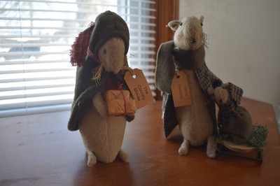 Pearson s Simply Primitive Mouse Lot of  2: Going Sledding & The Country Mouse