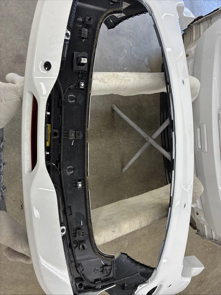 2022 Jeep Grand Cherokee WK Spoiler InnerAssy Color White Knuckle Paint Code PW7 - Image 2 of 4