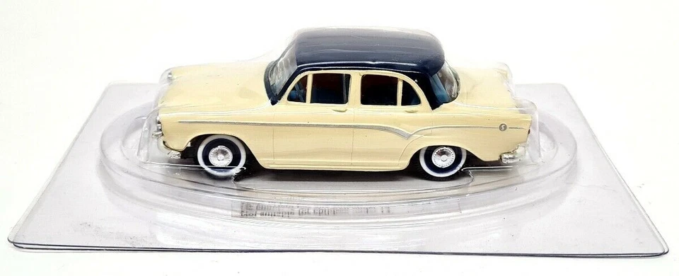 Norev 1/43 - Simca Aronde Cream / Blue Plastic model car - Image 2 of 4
