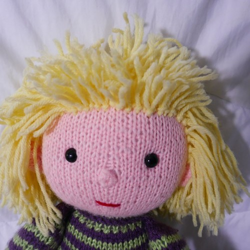 Handmade Crochet Amigurumi Yellow Hair Doll Toy Gift Striped Green Shirt - Foto 3 di 7