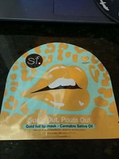 Sun's Out, Pouts Out Gold Foil Lip Mask