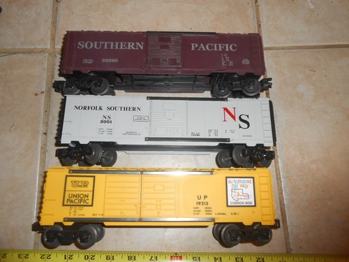 O/O-27 Lionel 26290 Southern acoplador roto, 2001 NS, 19215 UP vagones de carga. | Condition: Used