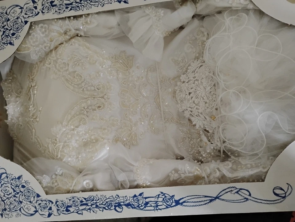 Vtg San Martin Princess Ruffles Wedding Dress Gloves Veil Backless  Puff Gown - Image 3 of 4