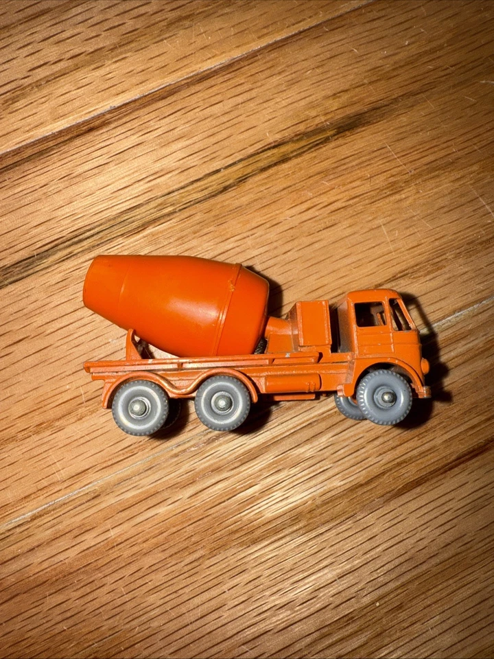 LESNEY MATCHBOX NO.26 FODEN CEMENT MIXER TRUCK - Image 3 of 4
