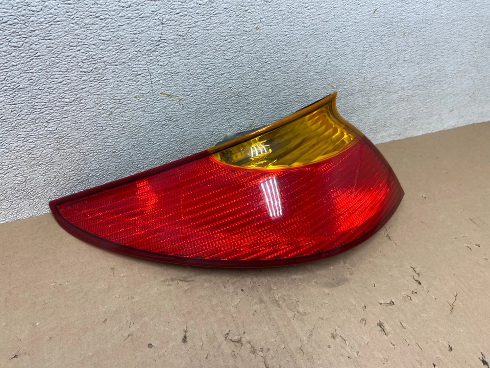 2001-2002 Saturn SC2 SL2 S Series Left Driver LH Tail Light Oem R5633 DW - Image 3 of 4