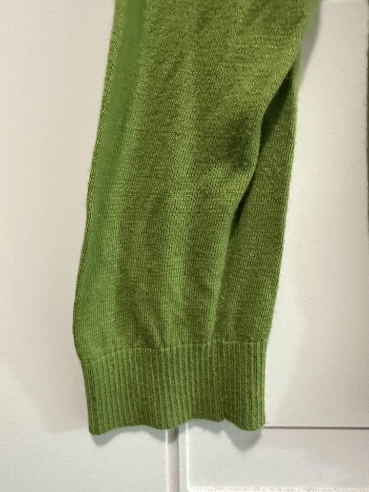 Cárdigan Apostrophe Verde Volantes Abotonado Cuello en V Para Mujer Grande Claro Foto 3 de 4