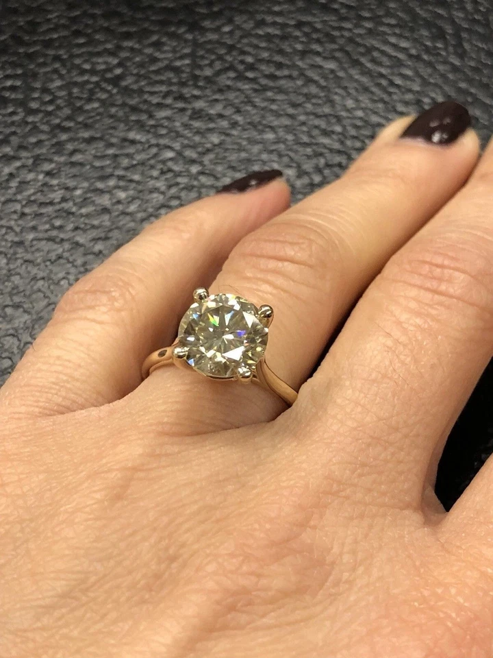 Anillo de aniversario de diamantes de corte redondo de 3,00 quilates de oro amarillo de 14 k talla 7 Foto 3 de 4