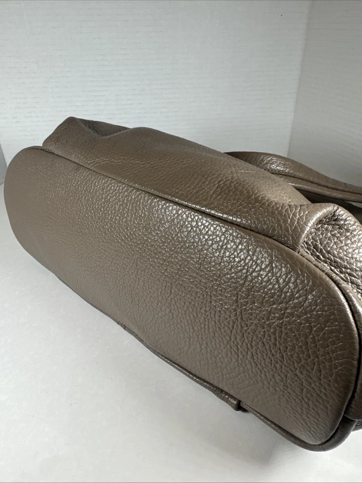 BOLSO DE HOMBRO GRIS CEMENTO IMPRESIONANTE BORDADO EN PELLE CUERO NEGRO HECHO EN ITALIA USADO EN EXCELENTE ESTADO Foto 4 de 4