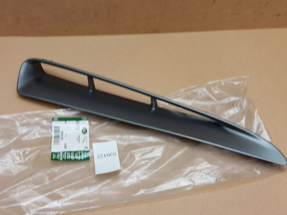 JAGUAR F-PACE X761 Front Right Fender Vent Finisher T4A17442 NEW GENUINE — 第 3/4 张图片