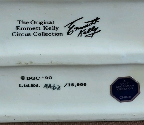 Emmett Kelly Circus Collection Figurine Clown Sleeping On A Bench W/ 2 Dogs - Picture 10 of 11