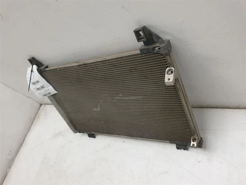 06-19 MONTAJE CONDENSADOR TOYOTA YARIS 1.5L 4CYL AC  Foto 3 de 4