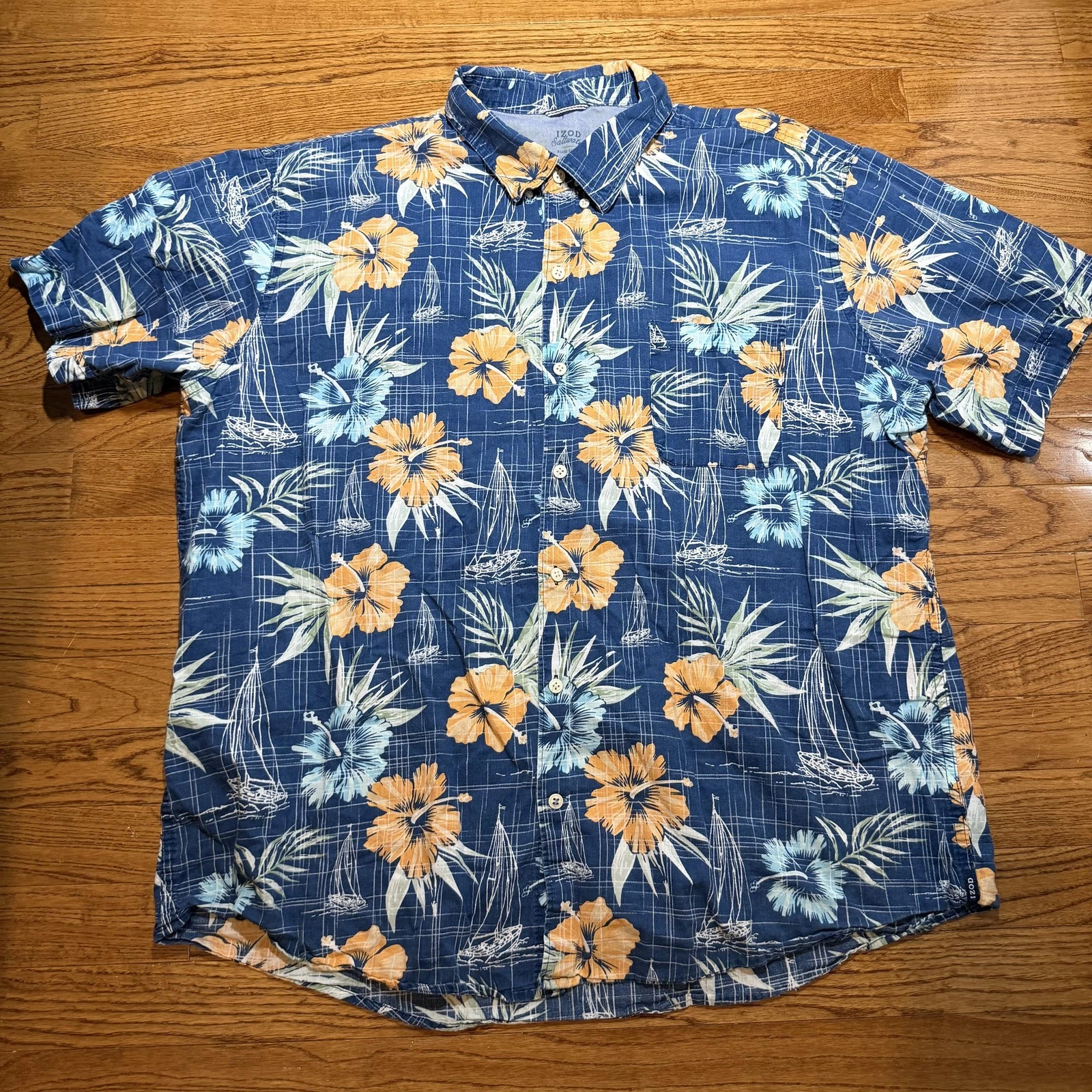 IZOD Shirt Mens 2XL Blue Hawaiian Floral Sailing Short Sleeve Button Down Casual