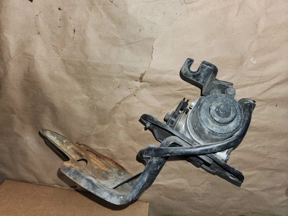 1994-1999 Toyota Celica Cruise Control Actuator - Image 2 of 4