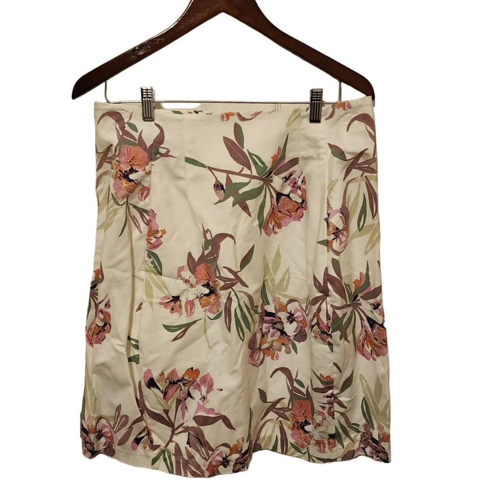 Joe Fresh Womens Floral Skirt size 10 - Image 2 of 4