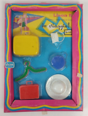 FASHION ACCESSORIES VICTOR DOLLS ACTION FIGURE DOLL LINE B TRAVELING SUITCASES