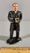 BARCLAY TOY LEAD FIGURE B168 / 620 MINISTER HOLDING HAT AND PRAYER BOOK