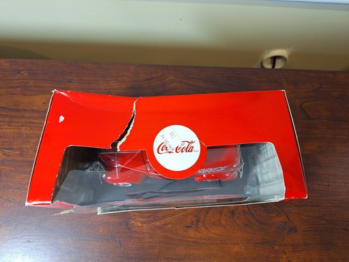 Motormax Red Coca Cola 1940 Sedan Delivery 1/24 Scale Car Free Shipping - Picture 3 of 8