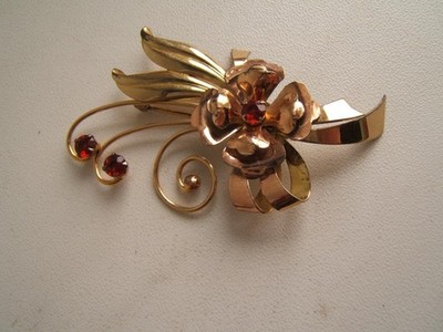 VINTAGE HARRY ISKIN 1/20 10KT LEAF PIN W/ RED STONES