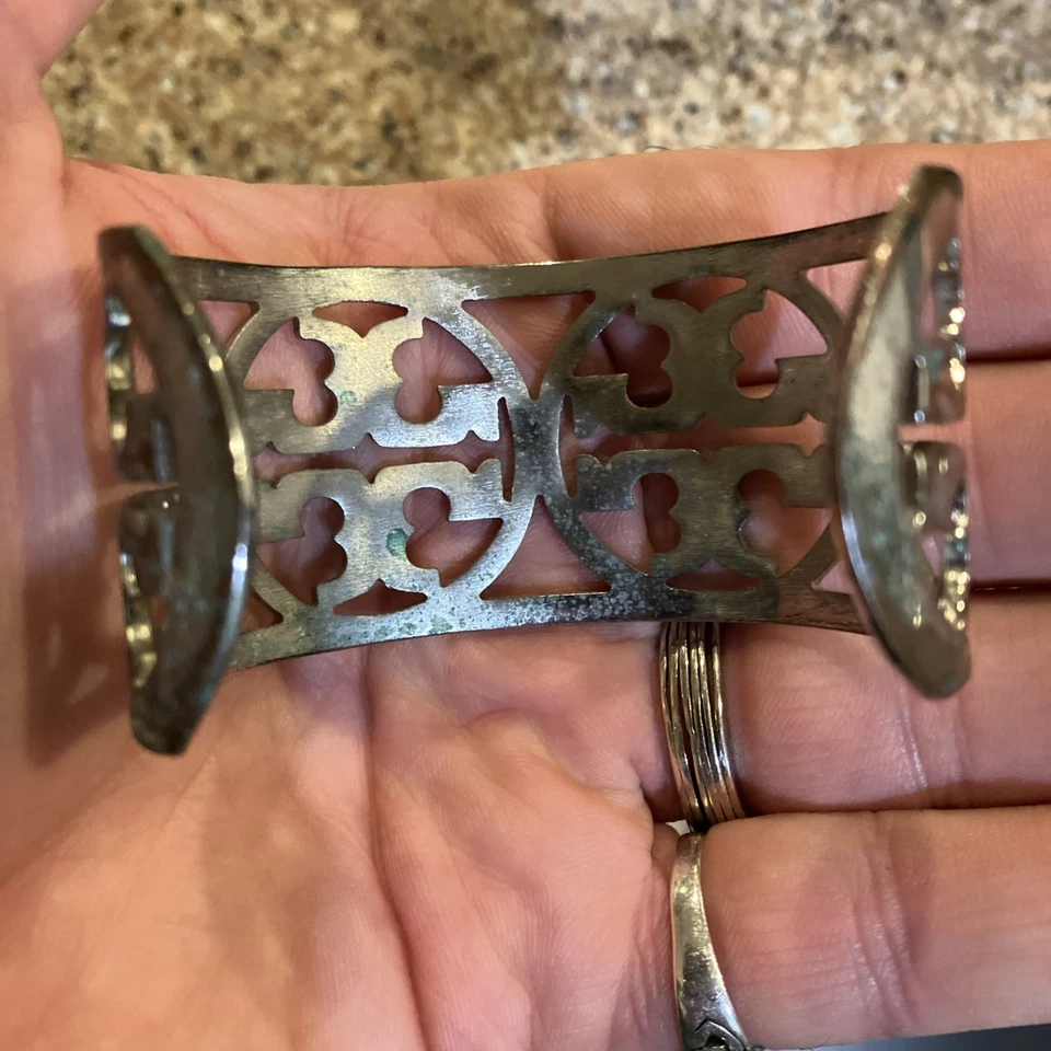 Brazalete/brazalete ancho con logotipo de Tory Burch tono plata para mujer doble T Foto 4 de 4