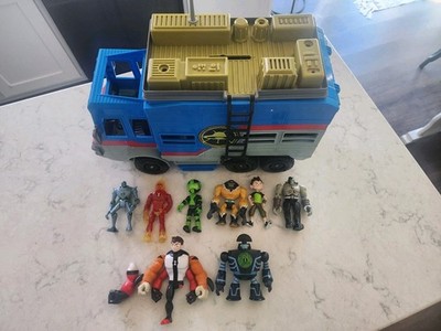 Ben 10 2017 Rustbucket Transforming Vehicle Playset Van RV Figures
