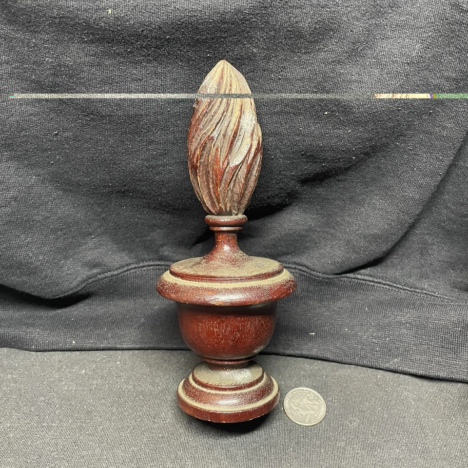 ACABADO DE MADERA - hermoso remate con llama de caoba del siglo XIX rescatado de un pi Foto 2 de 4