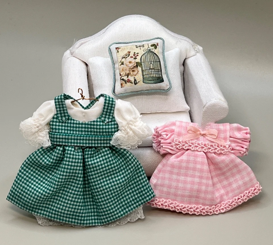 Lote de decoración de vestidos juguetes artículos de habitación de niñas miniatura para casa de muñecas vintage 1:12 Foto 3 de 4