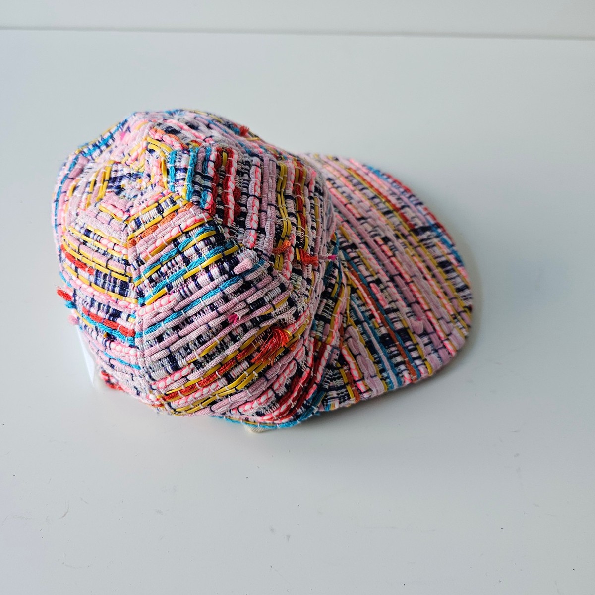 CHANEL 16S RUNWAY GEOMETRIC MULTICOLOR BASEBALL CAP Chanel White Cotton Cap with Black CC Logo Size M International main image 4