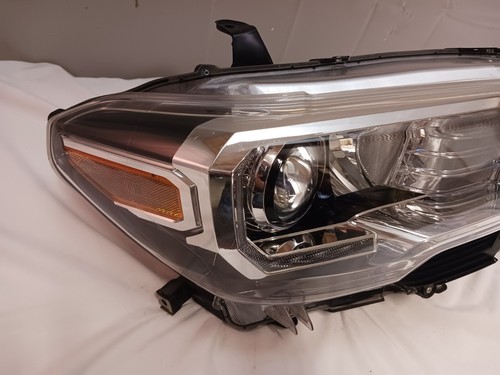 2016-2020 TOYOTA TACOMA RIGHT PASSEN SIDE HALOGEN HEADLIGHT OEM LAMP LED DAYTIME - Picture 2 of 19