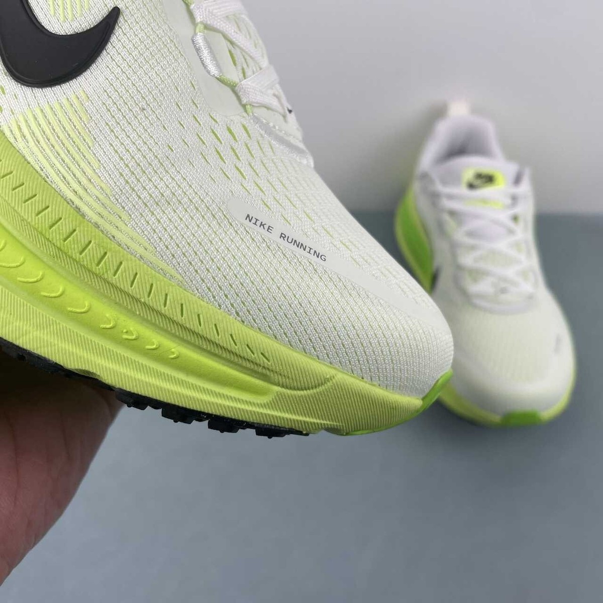 Nike vomero 18ホワイト/イエロー Nike Vomero 18 WMNS Phantom / Light Wild Mango - Apr 2025