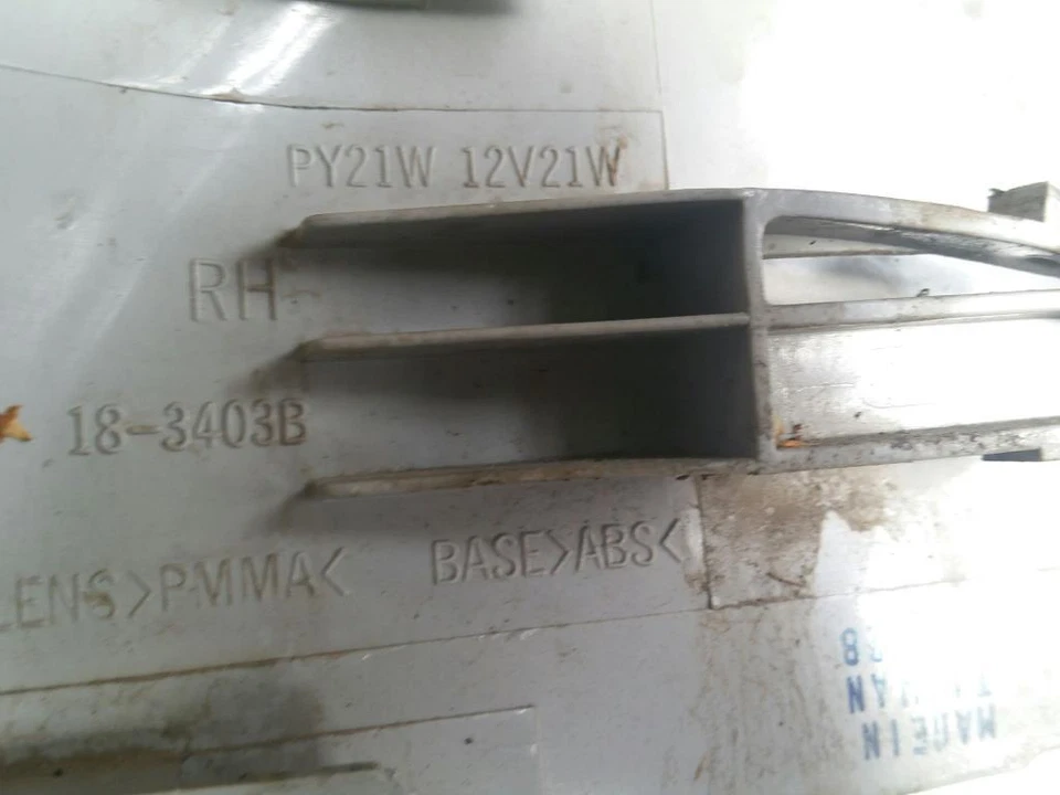 Opel Vectra B indicatore di direzione anteriore destro bianco - Immagine 2 di 3