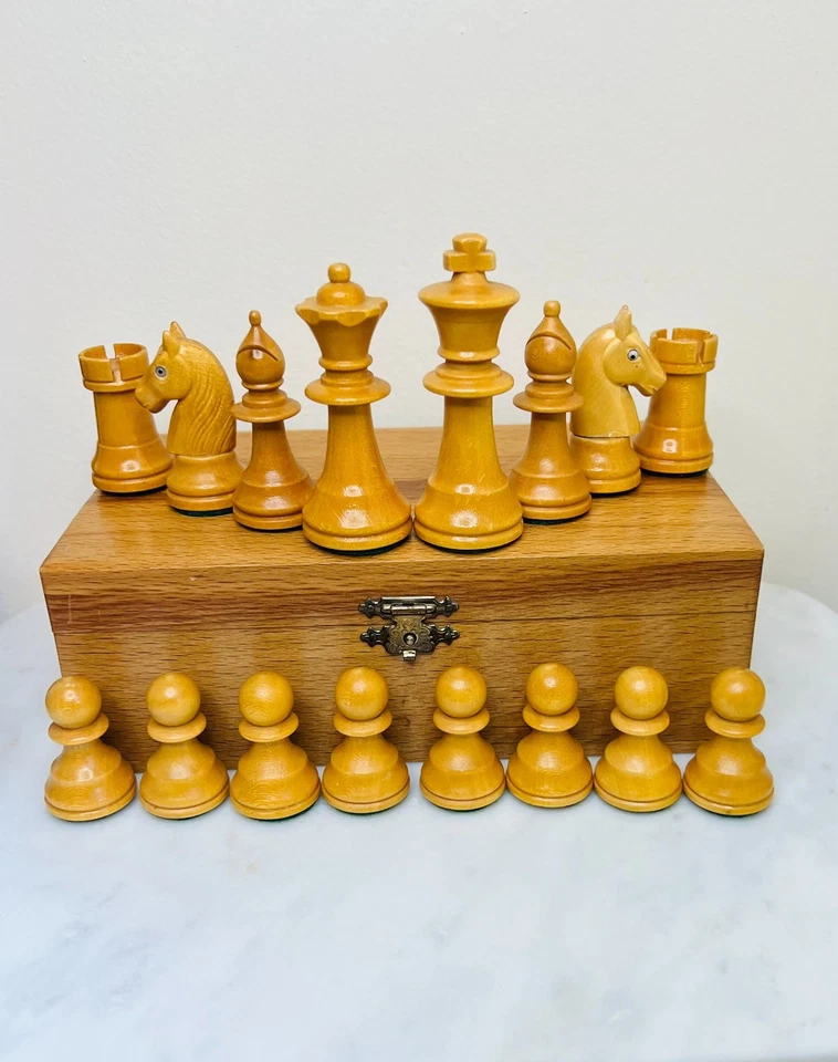 Винтажный деревянный шахматный набор 3 дюйма King Glass Eye Knight сделано в Швейцарии - Изображение 3 из 4